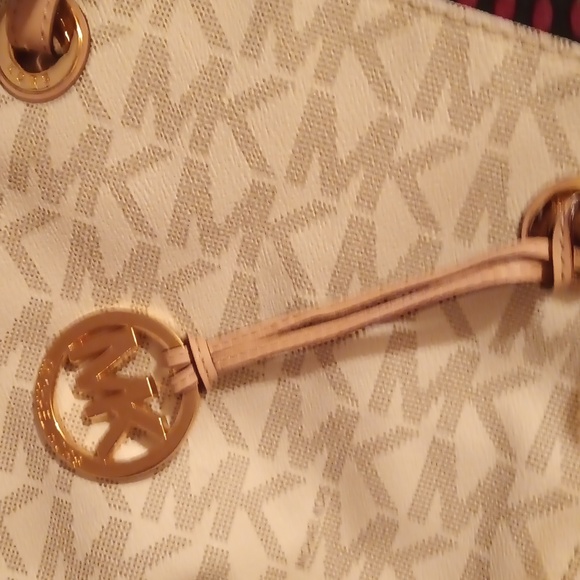 Michael Kors - Picture 2 of 5